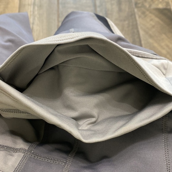 Athleta grey crop leggings size large. - Picture 14 of 14